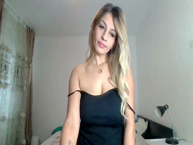 Live sex webcam photo for Erika_Sweet #269454437
