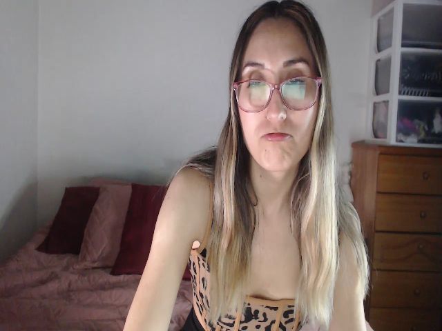 Live sex webcam photo for Ninimoon #269456845