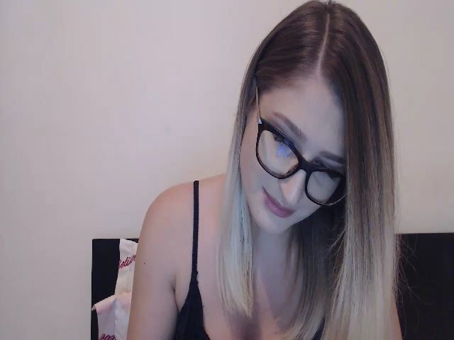 Live sex webcam photo for evellines91 #269460536