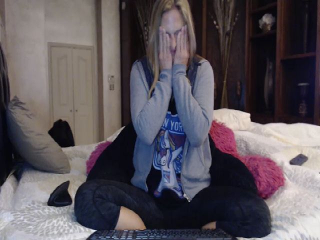 Live sex webcam photo for Autumn_Blonde #269451888