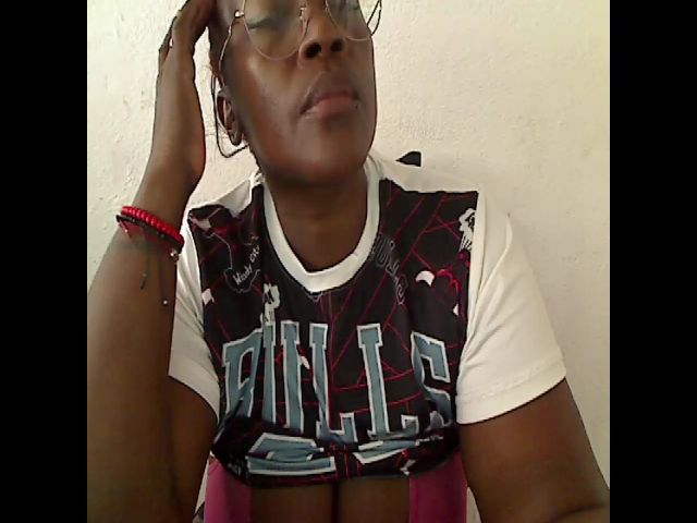 Live sex webcam photo for Assbigxhot9 #269466220