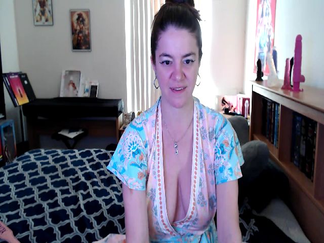 Live sex webcam photo for McKenzie_xoxo #269464339