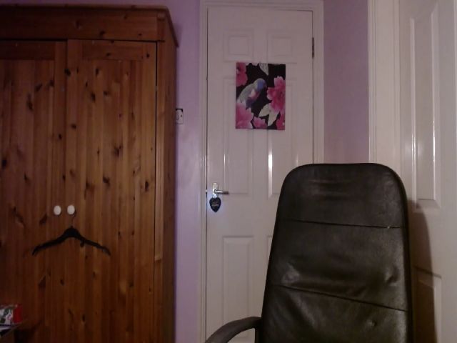 Live sex webcam photo for LouiseHazel #269466748