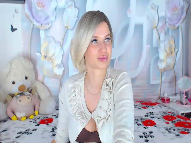 Live sex webcam photo for MoonCandyGirl #269468397
