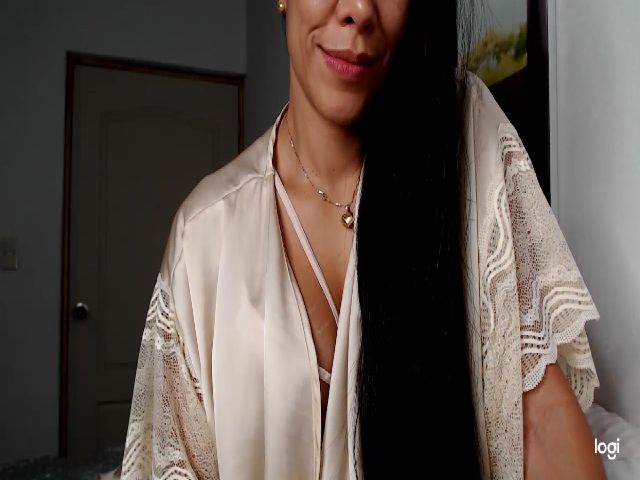 Live sex webcam photo for sweettcoach #269452919