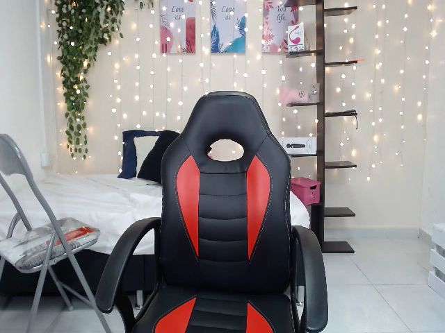 Live sex webcam photo for JOLIE_ABALO #269456672