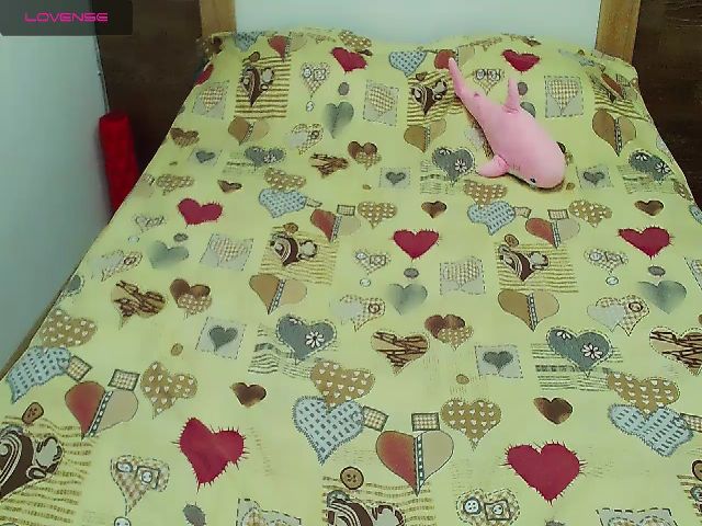 Live sex webcam photo for Emily4Kiss #269456302