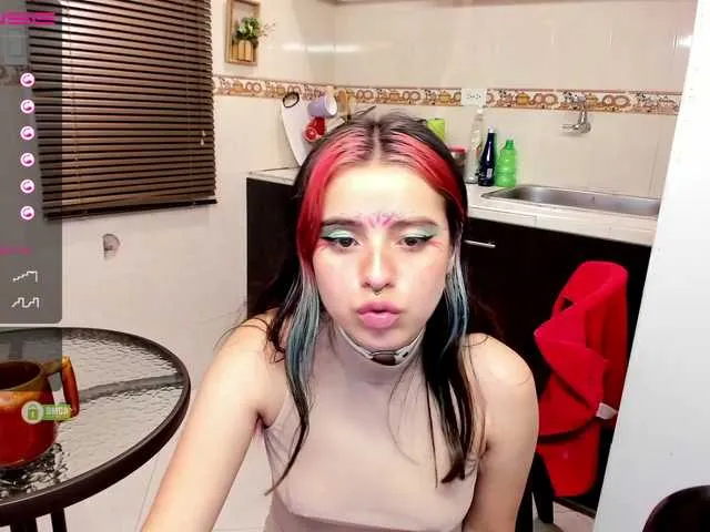 Live sex webcam photo for NicolleG-18 #269450085