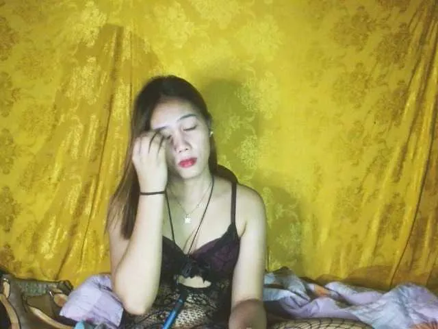 Live sex webcam photo for TrixieSoHottt #269464802