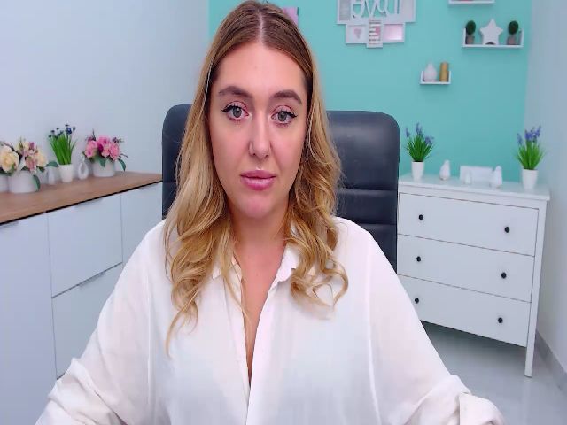 Live sex webcam photo for NicoleConnor #269461782