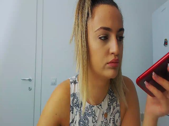 Live sex webcam photo for Kdee0 #269453008