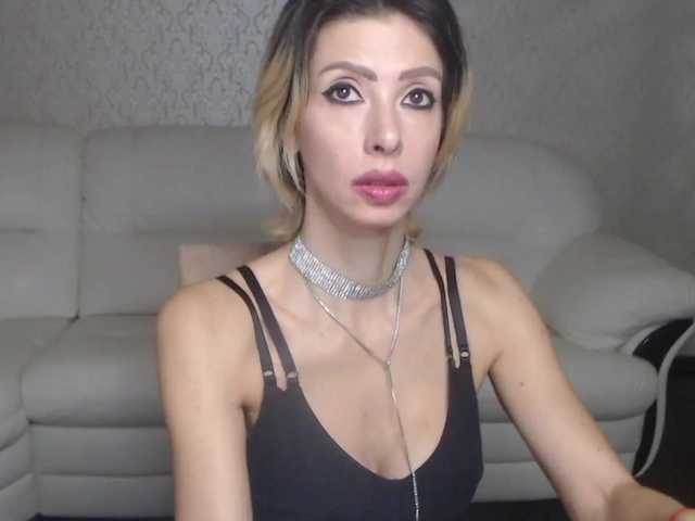Live sex webcam photo for RoxySkyBlue #269479845