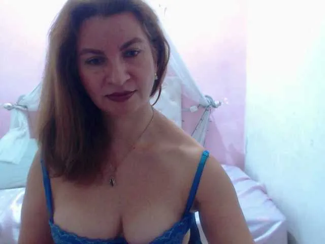 Live sex webcam photo for AliceMiller13 #269485992