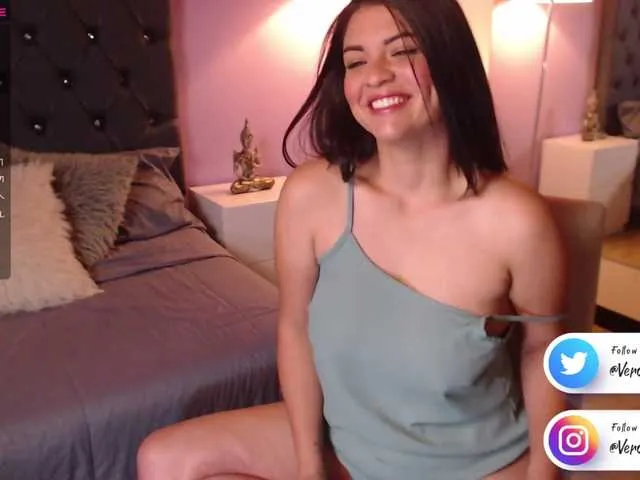 Live sex webcam photo for VeronicaLanz #269479539