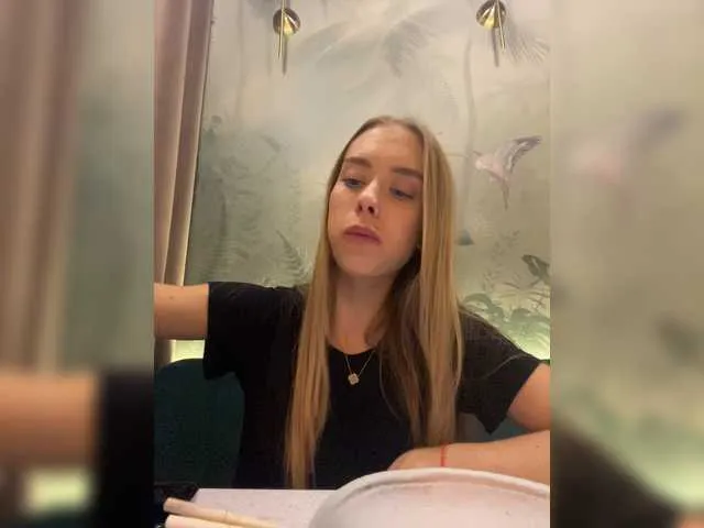 Live sex webcam photo for MikaMurrr #269484262