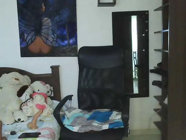 Live sex webcam photo for Caroline134 #269471293