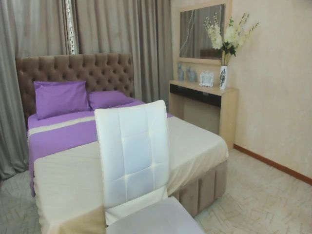 Live sex webcam photo for Auroraa__ #269489715