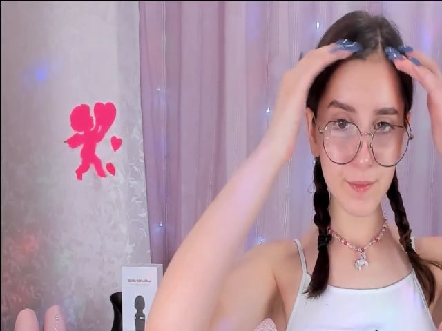 Live sex webcam photo for ArianaPetite #269472107