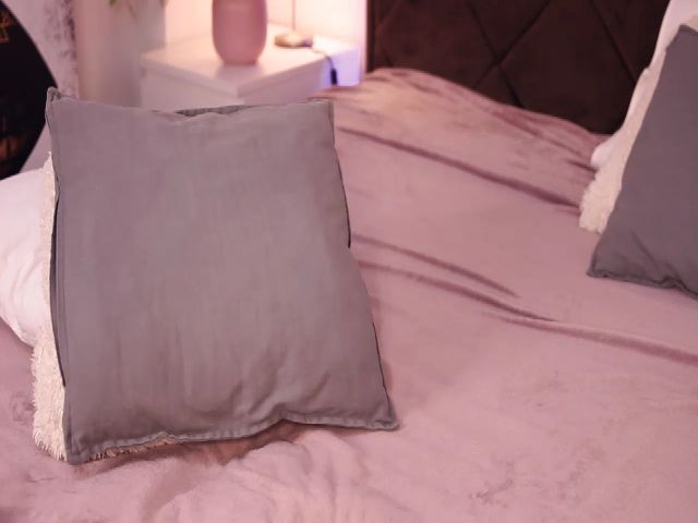 Live sex webcam photo for SashaBrie #269474524