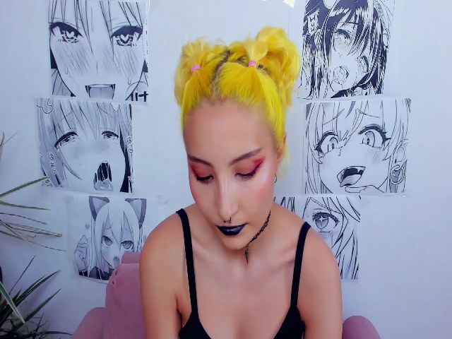 Live sex webcam photo for KarenIo #269480731