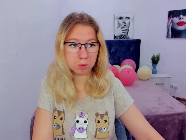 Live sex webcam photo for LizaSwan #269474360