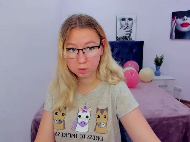 Live sex webcam photo for LizaSwan #269476390