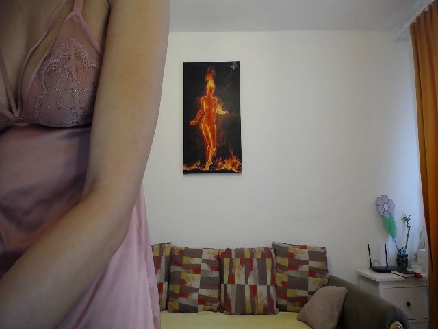 Live sex webcam photo for Ellyaa #269477375