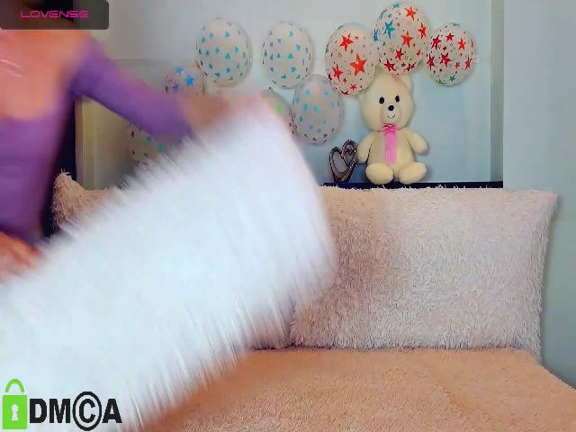 Live sex webcam photo for LisaJun #269481175