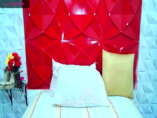 Live sex webcam photo for Saraxsexy #269487541