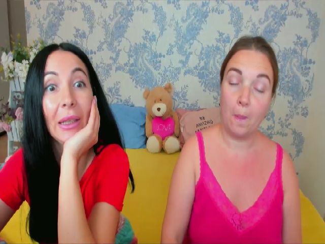 Live sex webcam photo for NikaRysa #269471875