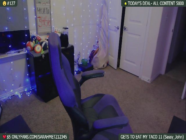 Live sex webcam photo for SassySarah94 #269472179