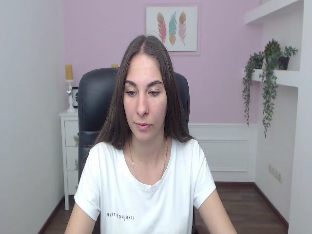 Live sex webcam photo for EmilyStarr #269477940