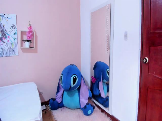 Live sex webcam photo for ZOE_CAT #269480798