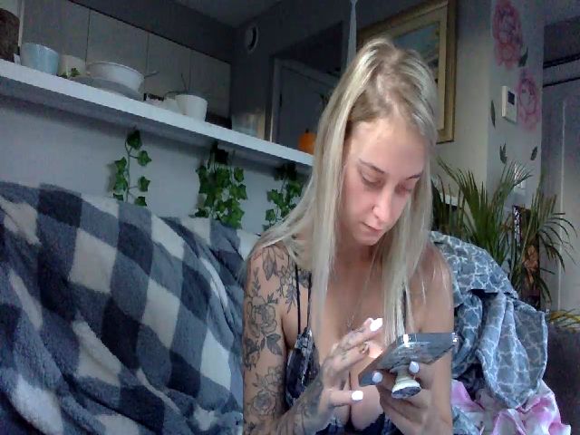 Live sex webcam photo for DaniiAngel #269489187