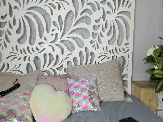 Live sex webcam photo for Cat_apple #269488323