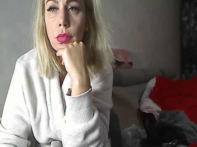 Live sex webcam photo for Yourmilf24 #269477882