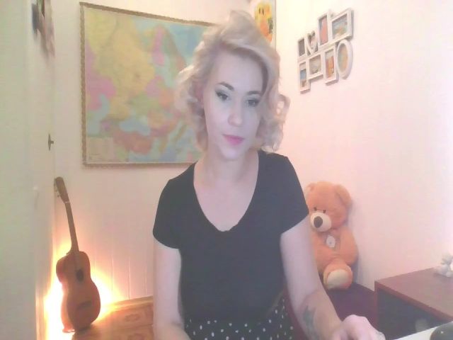 Live sex webcam photo for AliceMood #269477624