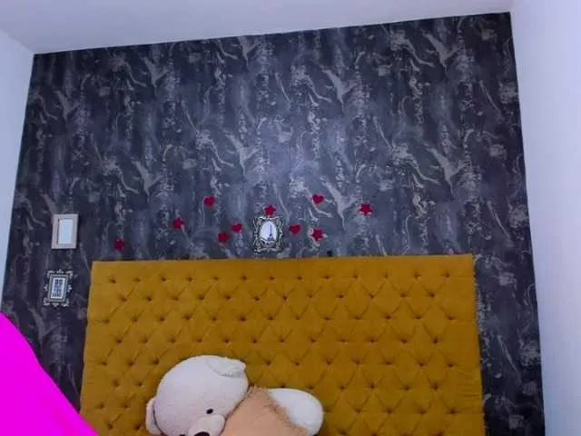 Live sex webcam photo for ArianaDiosa #269485335