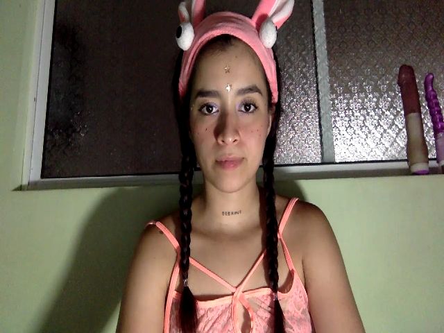 Live sex webcam photo for tinquerbell69 #269488952