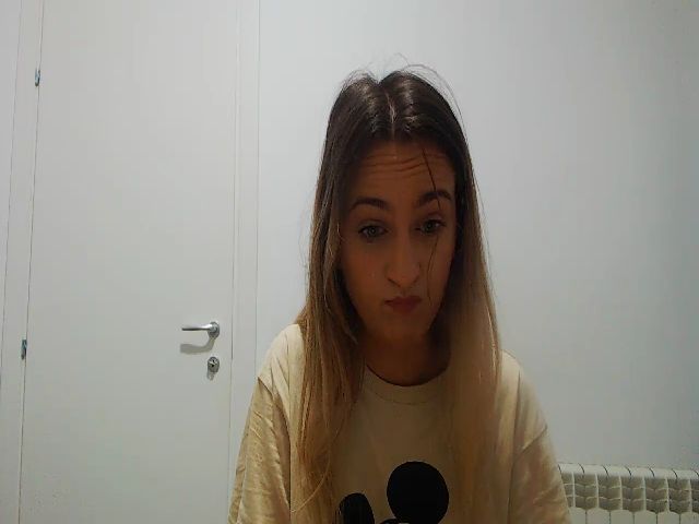 Live sex webcam photo for Kdee0 #269473484