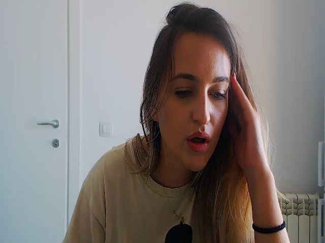 Live sex webcam photo for Kdee0 #269477218