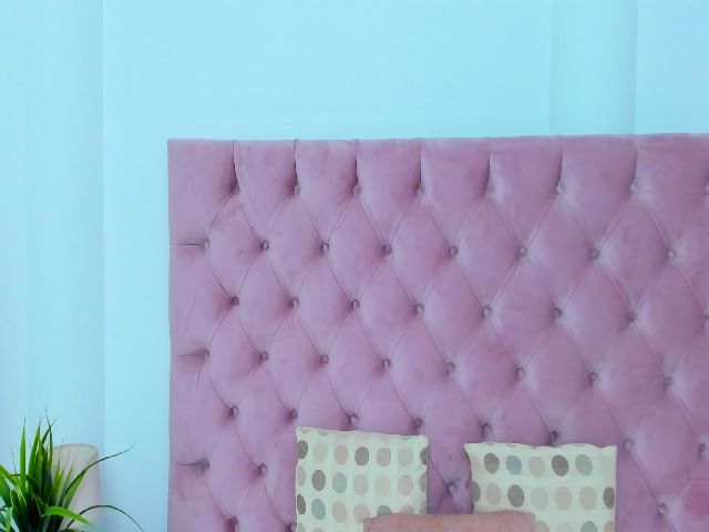 Live sex webcam photo for RaelynCroftsX #269489142