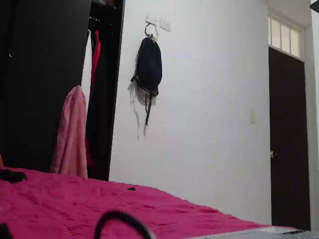 Live sex webcam photo for Sweett_squirt #269482232