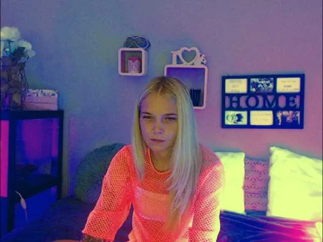 Live sex webcam photo for AnnaHappy18 #269496300