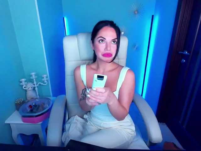 Live sex webcam photo for RayLenee #269502409