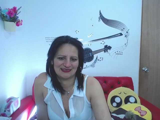 Live sex webcam photo for hornymilff #269503979