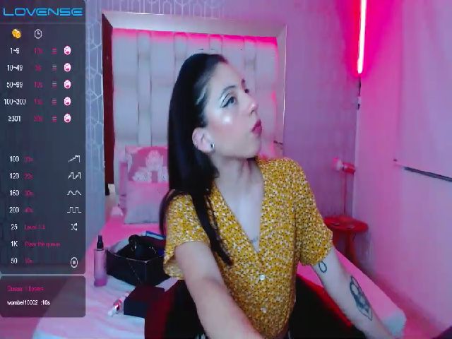 Live sex webcam photo for Emily_evans18 #269493167