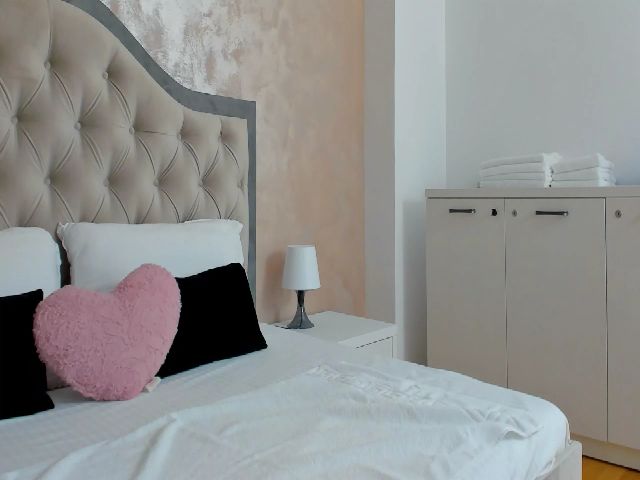 Live sex webcam photo for VanessaCroft #269493650