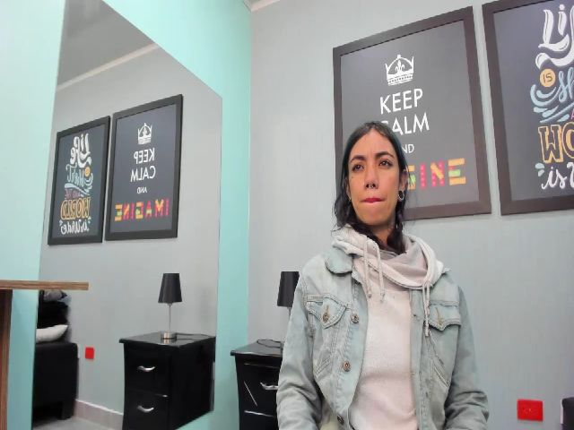 Live sex webcam photo for VioletaRoux #269494644