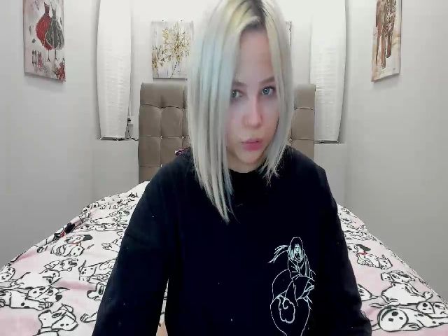 Live sex webcam photo for Helokit #269493935